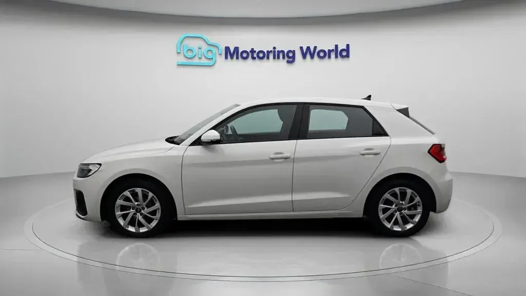 Used Audi A1 Sportback Sport 95 HP (69 kW) 2021 White Hatchback