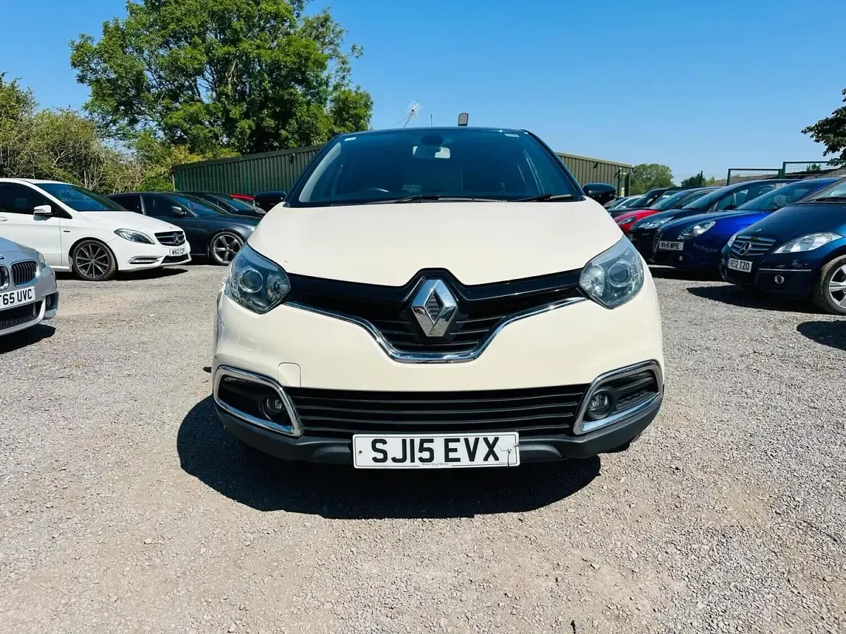 Used Renault Captur Dynamique 90 HP (66 kW) 2015 White SUV