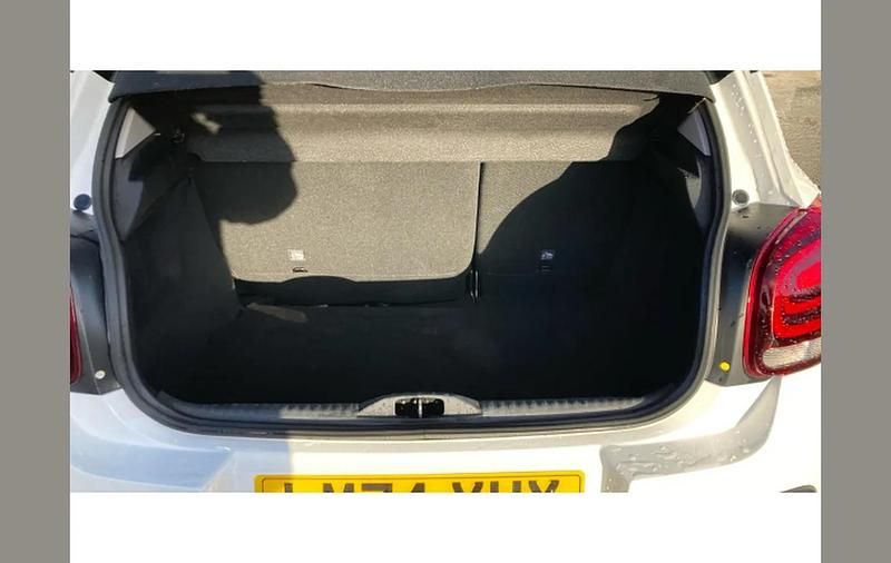 Used Citroën C3 PureTech 110 HP (80 kW) 2024 White Hatchback