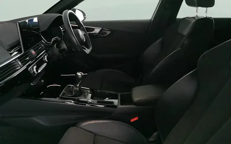 Usado Audi A4 Black Edition 150 CV (110 kW) 2021 Negro Berlina