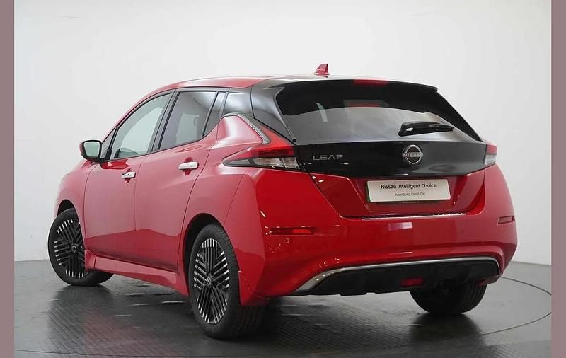 Used Nissan Leaf N-Connecta 108 kW (147 HP) 2022 Red Hatchback