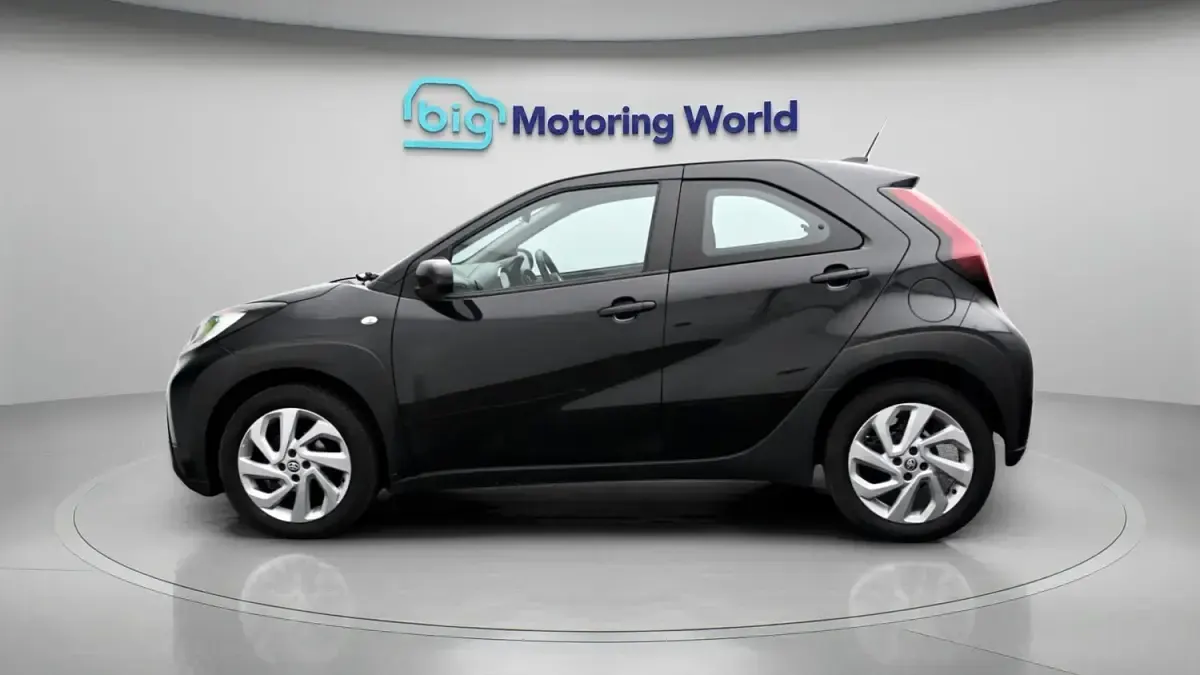 Used Toyota Aygo X PURE 72 HP (52 kW) 2023 Black SUV