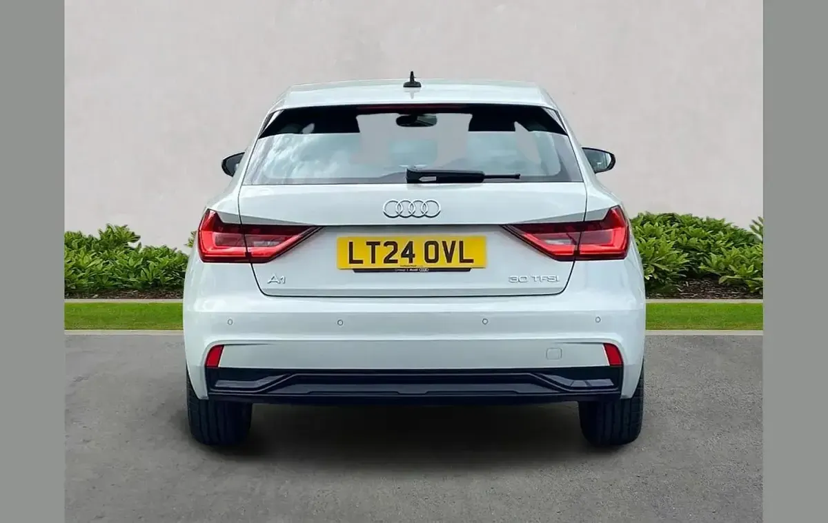 Usado Audi A1 Sport 108 HP (79 kW) 2024 Prateado SUV