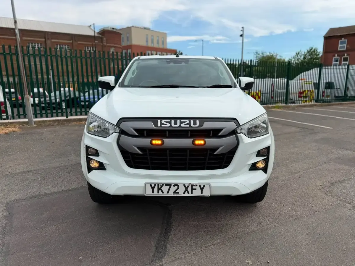 Used Isuzu D-Max 163 HP (119 kW) 2023 White Pickup