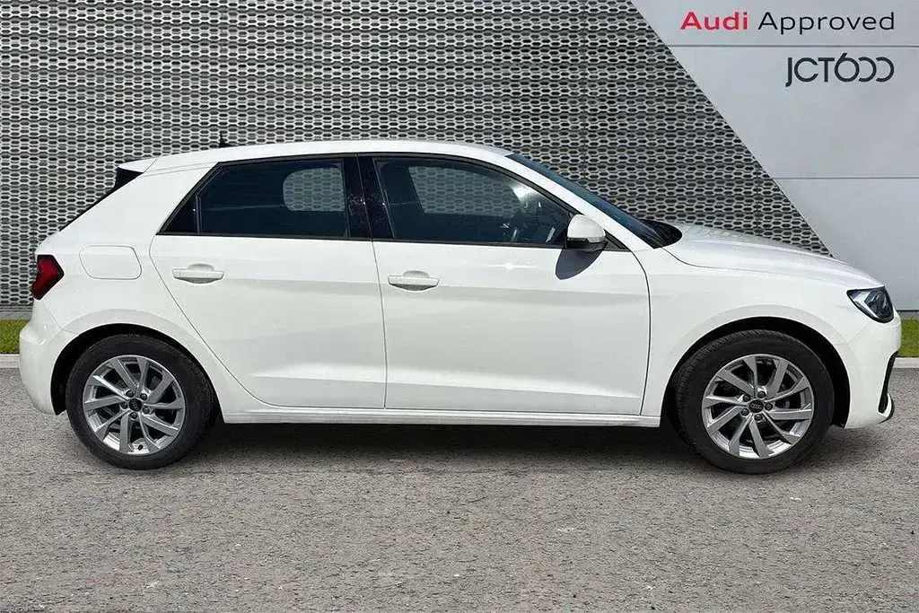 Used Audi A1 Sport 94 HP (69 kW) 2023 White SUV