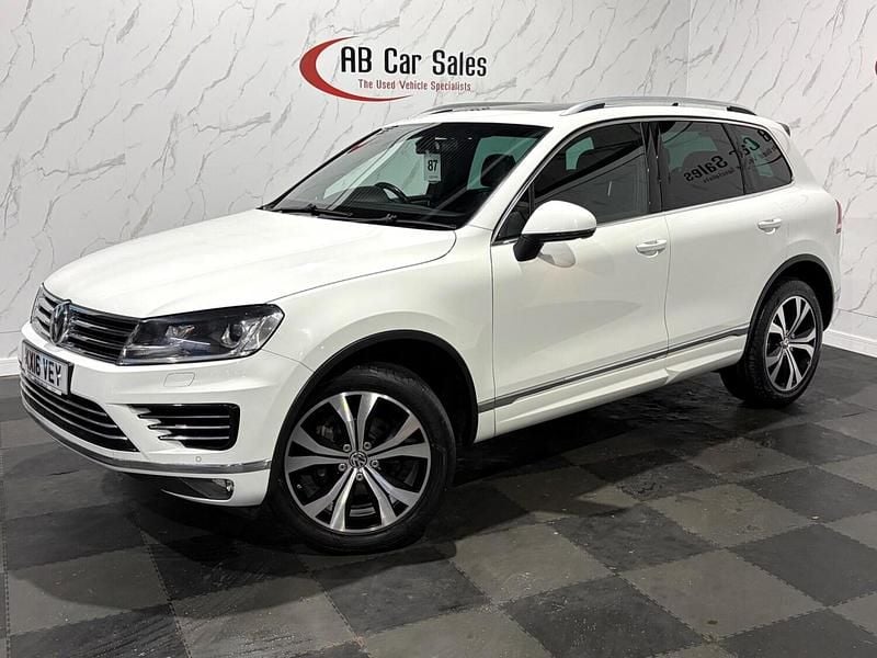 White Used 2016 VW Touareg R-line SUV | £18,299 (Good price) - Image 1/4