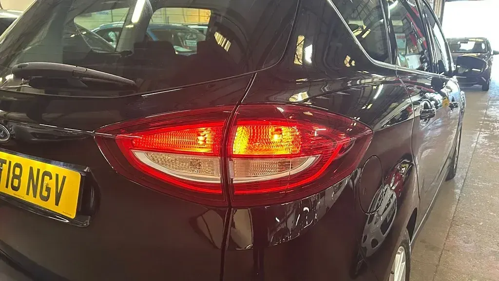Usado Ford C-MAX Zetec 2018 Preto Monovolume