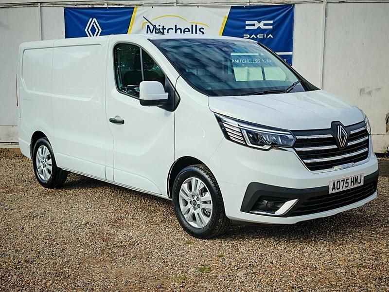 Glacier white New 2025 Renault Trafic MPV | £22,995 (Good price) - Image 1/4