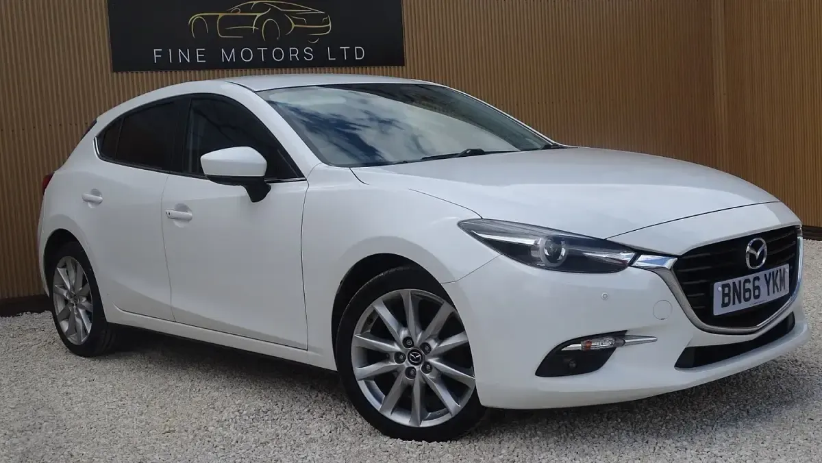 Used Mazda 3 Inclusive 165 HP (121 kW) 2016 White Hatchback