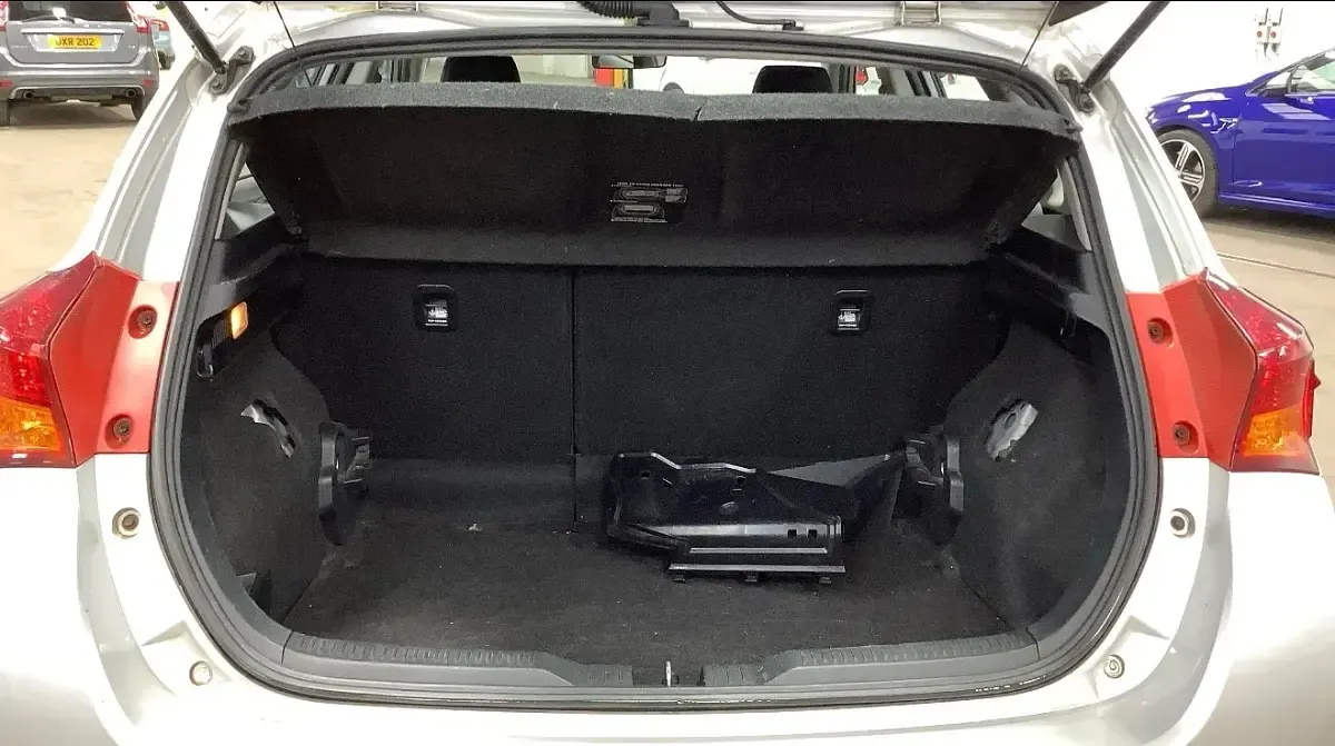 Usado Toyota Auris 2013 Prateado Citadino