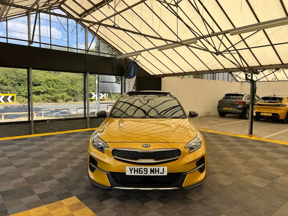 Used Kia XCeed First Edition 140 HP (102 kW) 2019 Yellow SUV