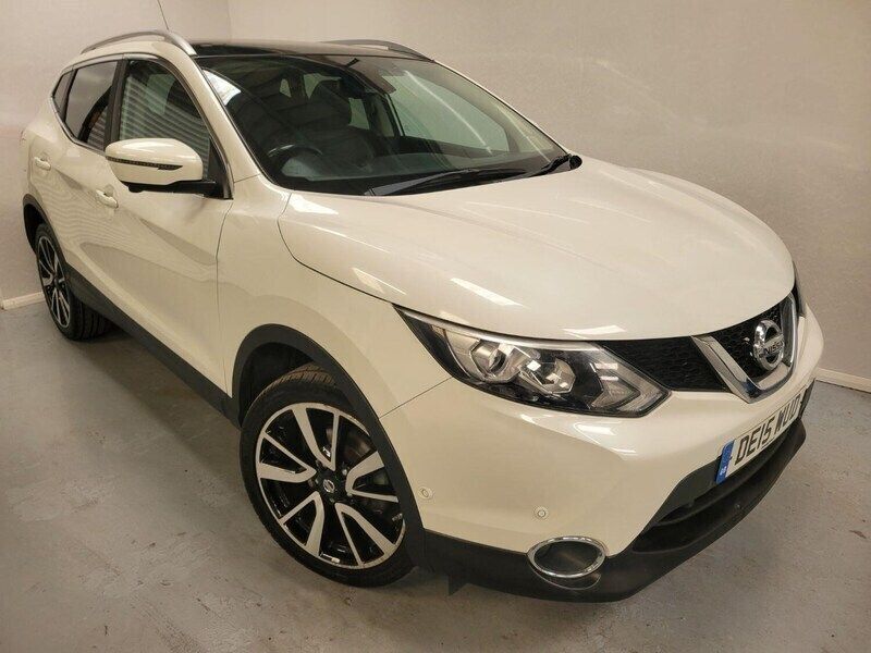 White Used 2015 Nissan Qashqai Tekna SUV | £6,499 (Expensive) - Image 1/4