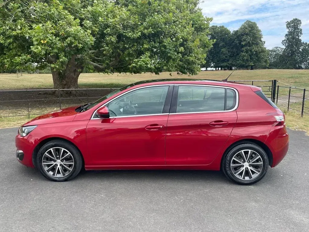 Used Peugeot 308 Allure 120 HP (88 kW) 2015 Red Hatchback