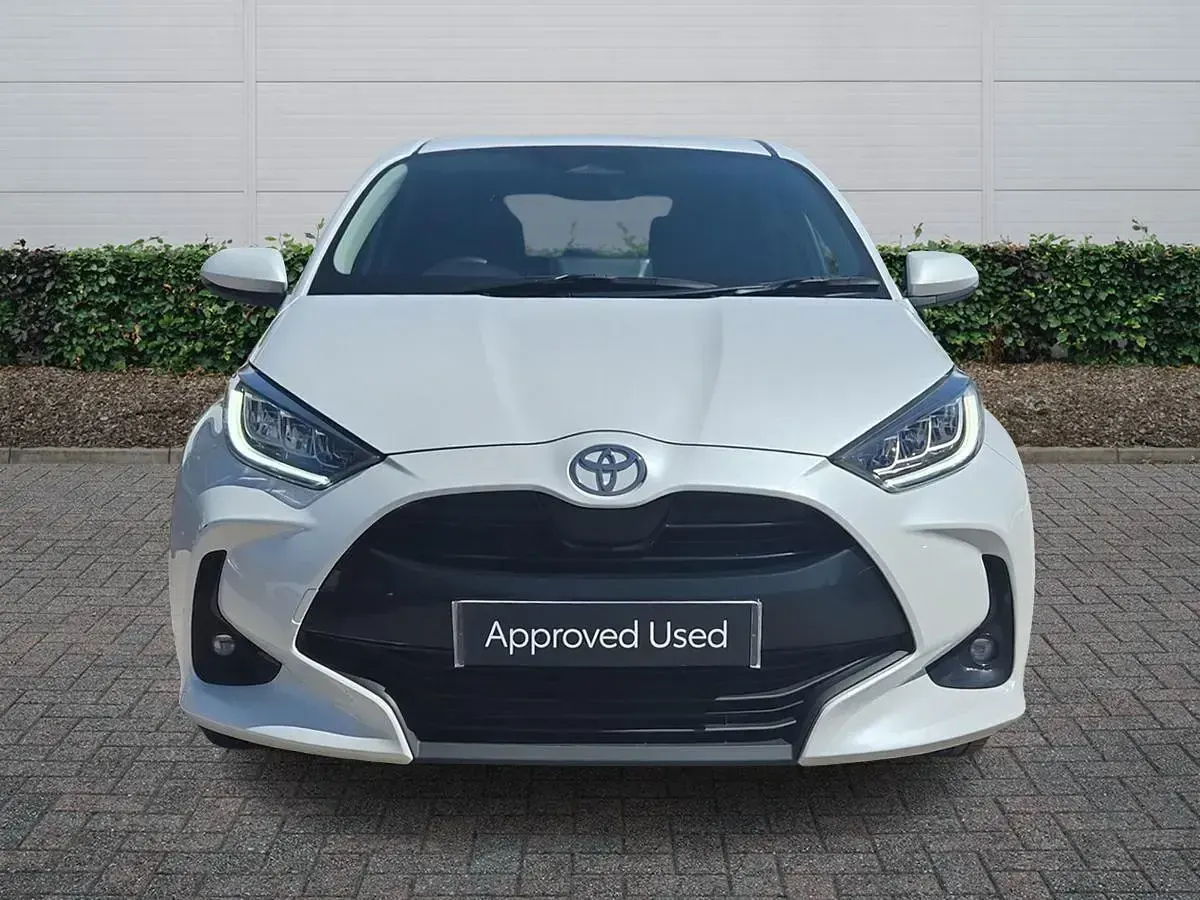 Used Toyota Yaris Design 2025 White Hatchback