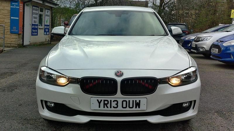 Begagnad BMW 318 Advantage 2013 Vit Sedan