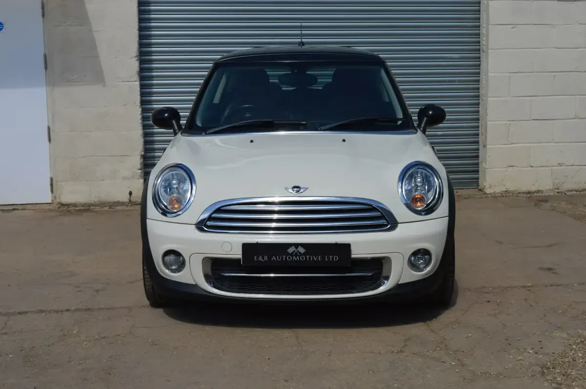Usado Mini Cooper D Hatch 2013 Branco Citadino