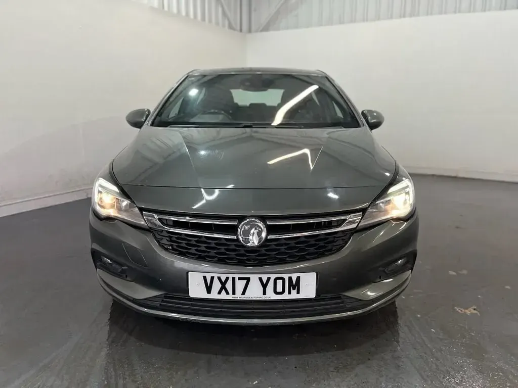 Used Vauxhall Astra SRi 100 HP (73 kW) 2017 Grey Hatchback