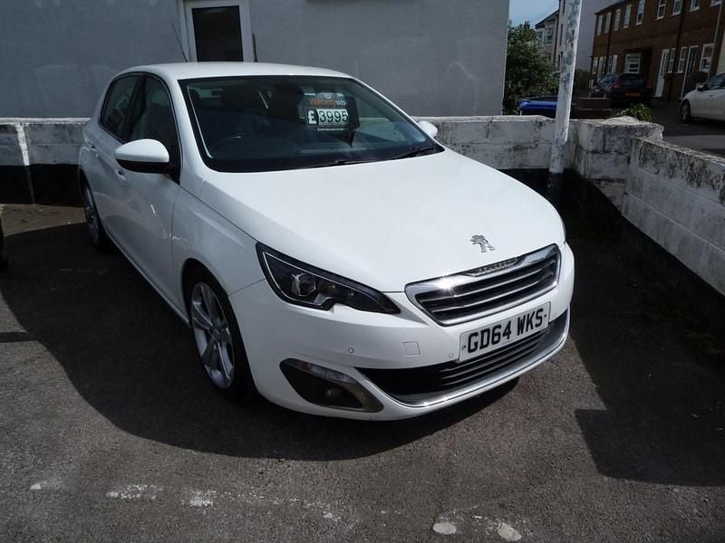 Used Peugeot 308 Allure 115 HP (84 kW) 2015 White Hatchback