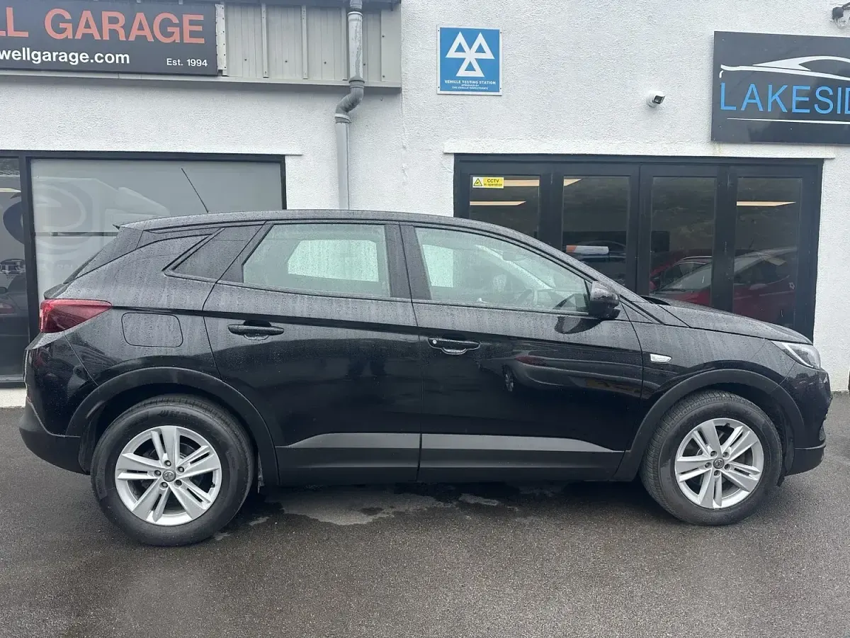 Used Vauxhall Grandland X 130 HP (95 kW) 2019 Black SUV