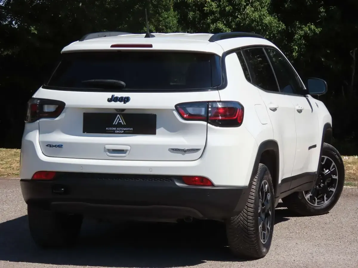 Used Jeep Compass Trailhawk 236 HP (173 kW) 2022 White SUV