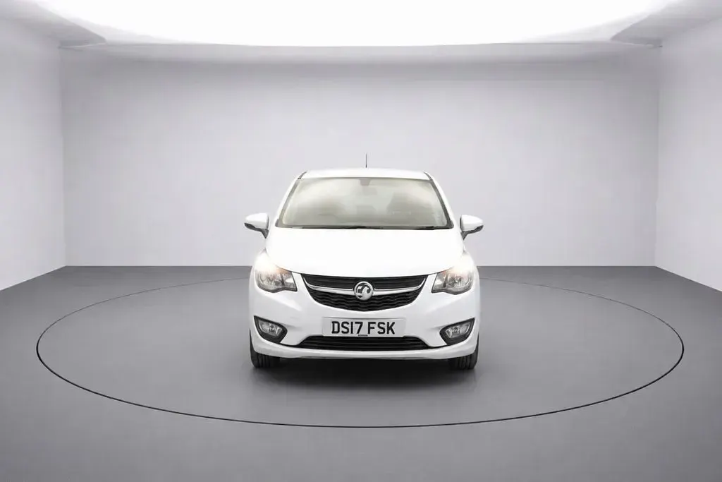 Used Vauxhall Viva 75 HP (55 kW) 2017 White Hatchback