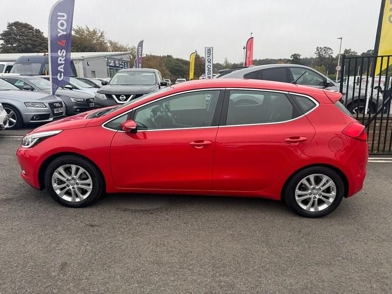 Used Kia Ceed 133 HP (97 kW) 2015 Red Hatchback
