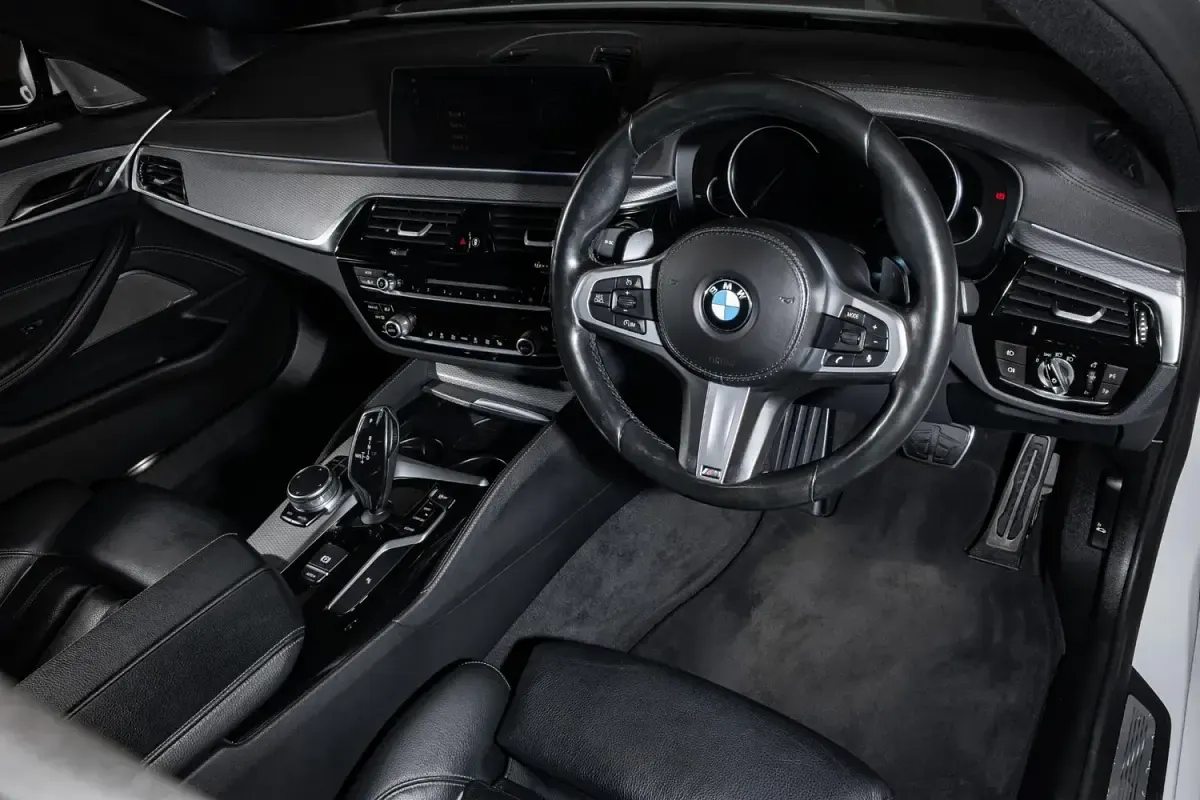 Used BMW 530 M Sport 335 HP (246 kW) 2018 White Estate