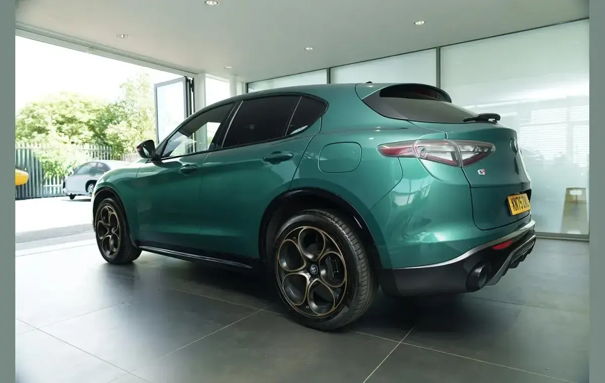 Used Alfa Romeo Stelvio 280 HP (205 kW) 2025 Montreal green SUV