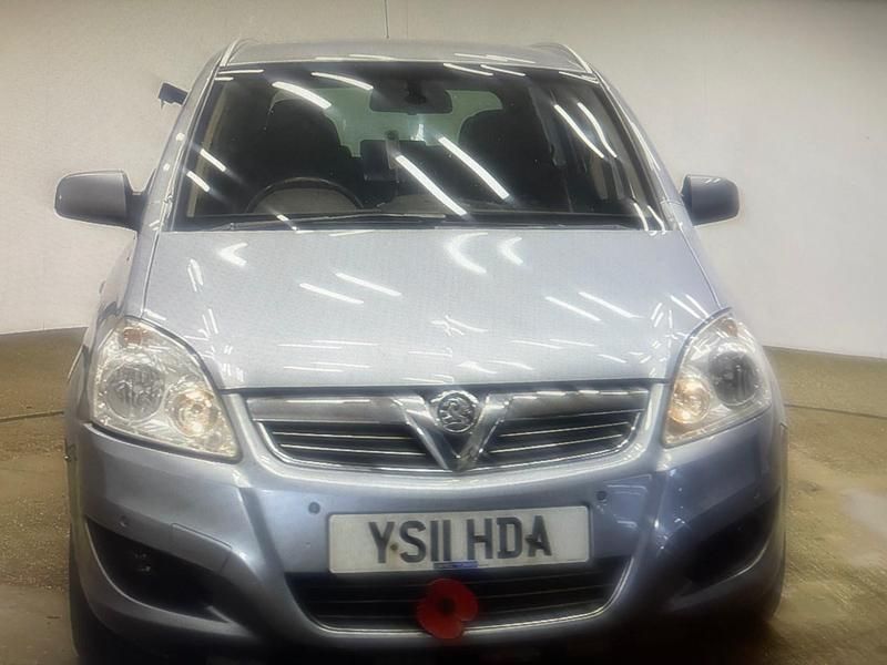 Second-hand Vauxhall Zafira Elite 110 CP (80 kW) 2011 Argintiu Monovolum