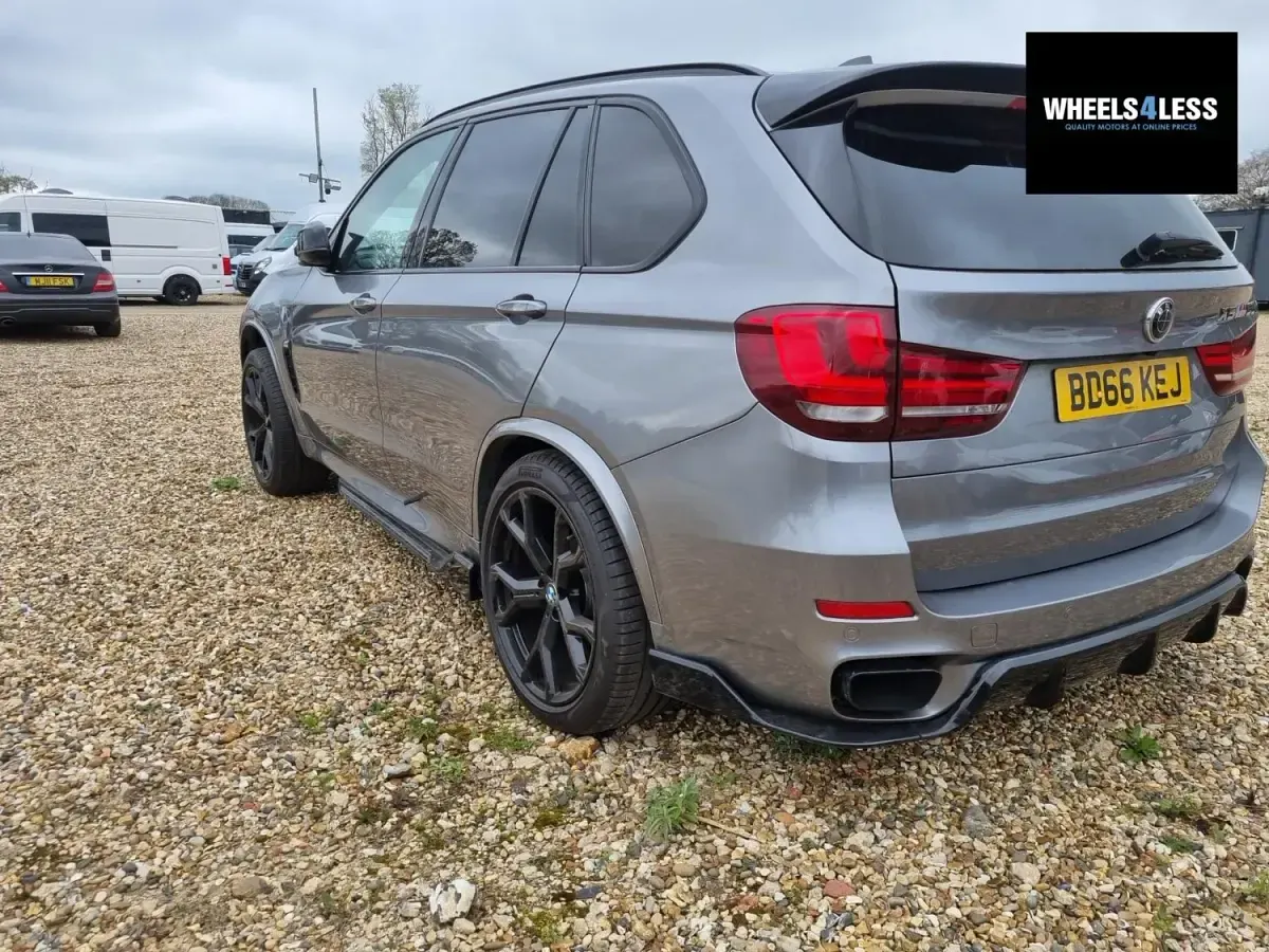 Begagnad BMW X5 Sport Line 2016 Grå SUV