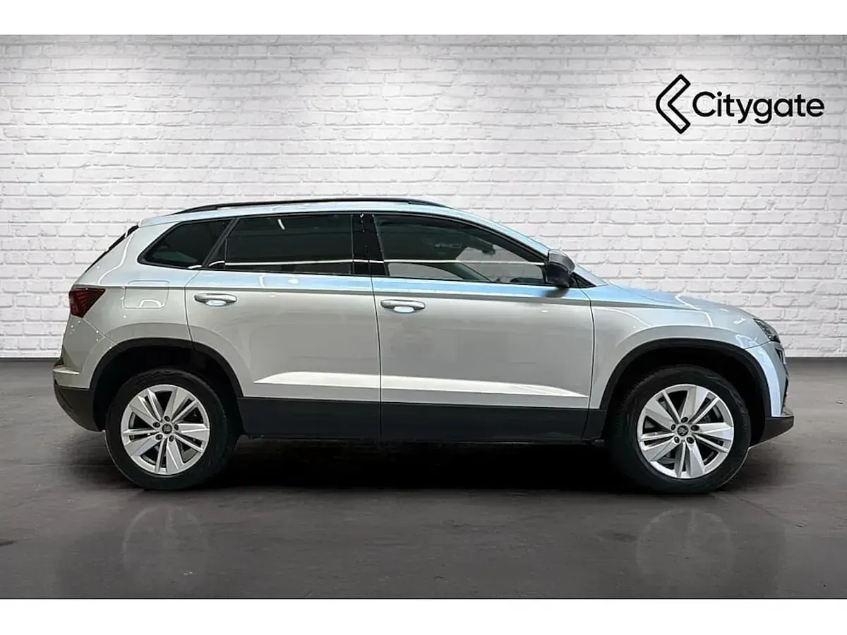 Usado Skoda Karoq SE 150 CV (110 kW) 2025 Plateado SUV