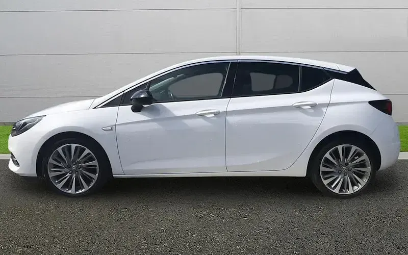 Second-hand Vauxhall Astra Edition 145 CP (106 kW) 2021 Alb Hatchback