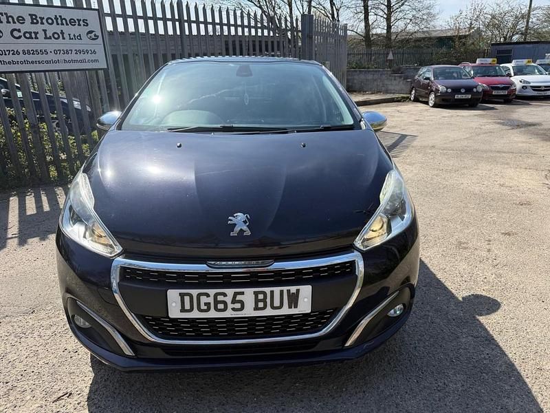 Gebraucht Peugeot 208 Allure 100 PS (73 kW) 2015 Blau Kleinwagen