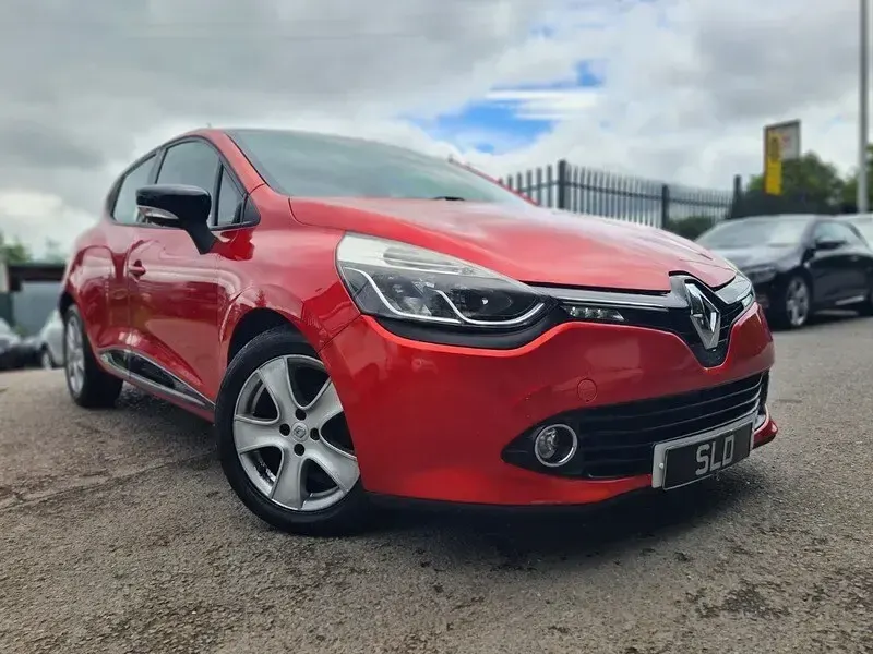 Used Renault Clio Dynamique 90 HP (66 kW) 2015 Red Hatchback