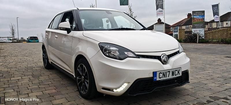 Used MG MG3 106 HP (77 kW) 2017 White Hatchback