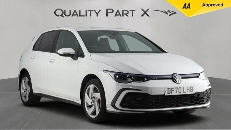 Begagnad VW Golf VII GTE 204 HK (150 kW) 2020 Vit Halvkombi