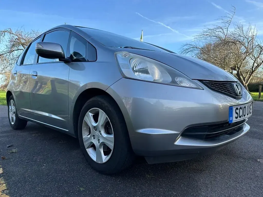 Used Honda Jazz ES 99 HP (72 kW) 2010 Silver Hatchback