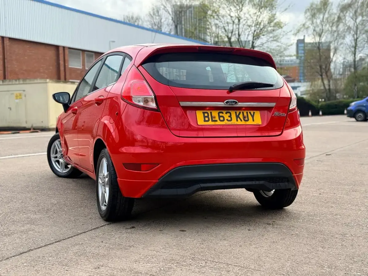 Used Ford Fiesta Zetec 82 HP (60 kW) 2014 Red Hatchback