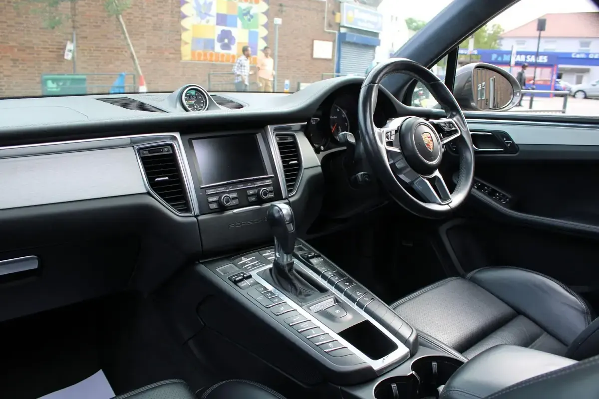 Used Porsche Macan Turbo 400 HP (294 kW) 2014 Grey SUV