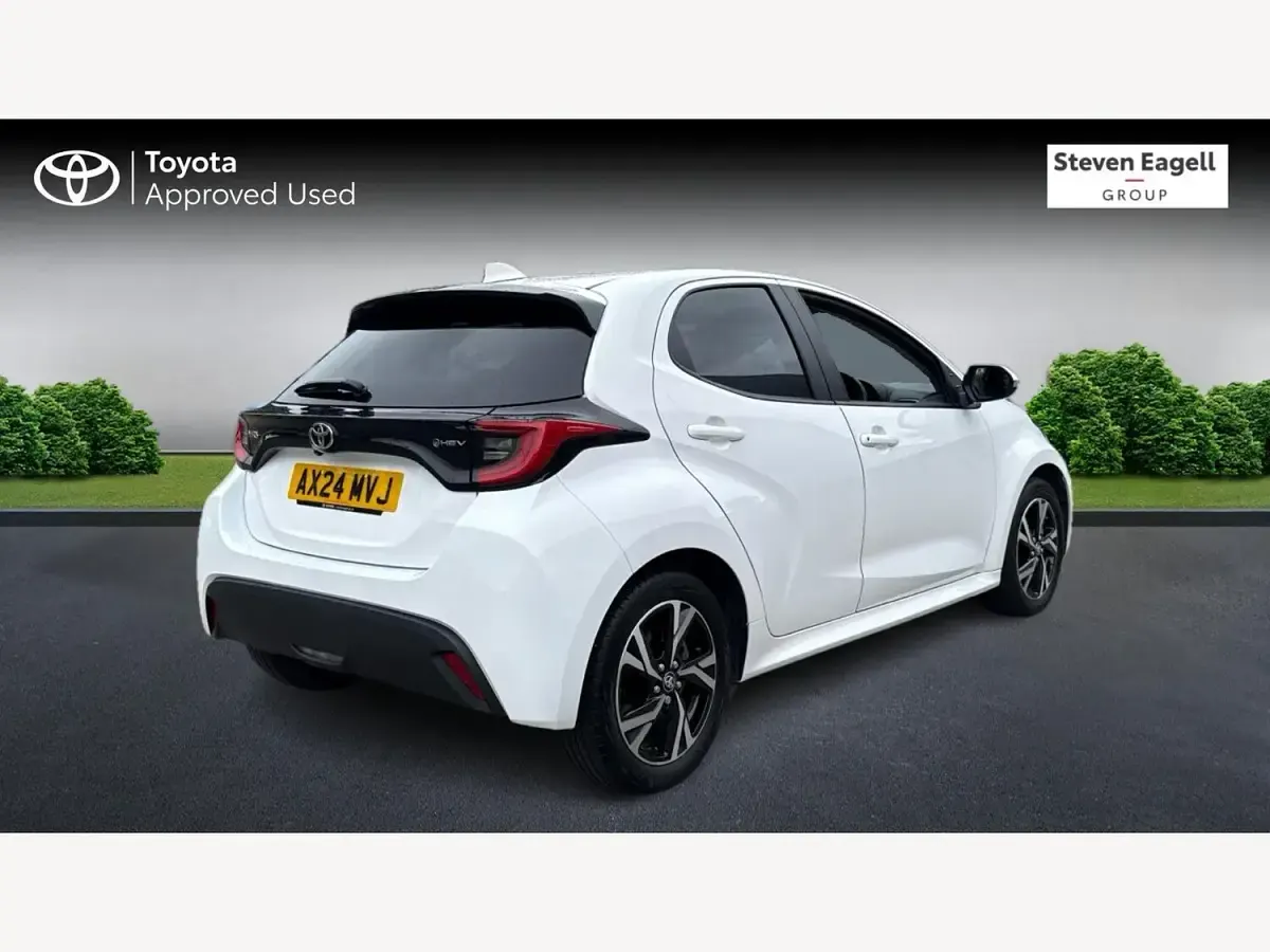 Used Toyota Yaris Design 116 HP (85 kW) 2024 White Hatchback