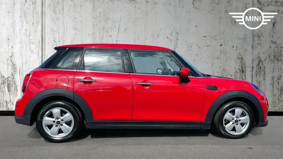 Used Mini Cooper Classic 134 HP (98 kW) 2022 Red Hatchback