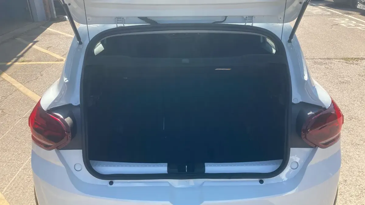 Used Dacia Sandero Stepway 91 HP (66 kW) 2023 White Hatchback