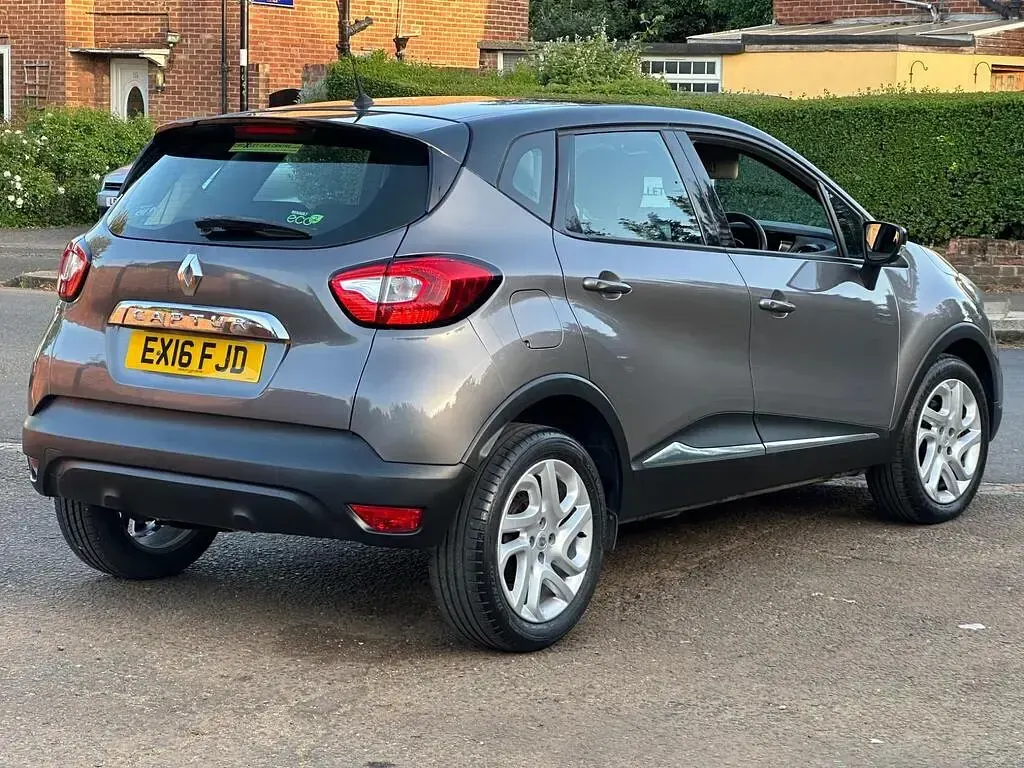 Used Renault Captur Dynamique 90 HP (66 kW) 2016 Grey/black SUV