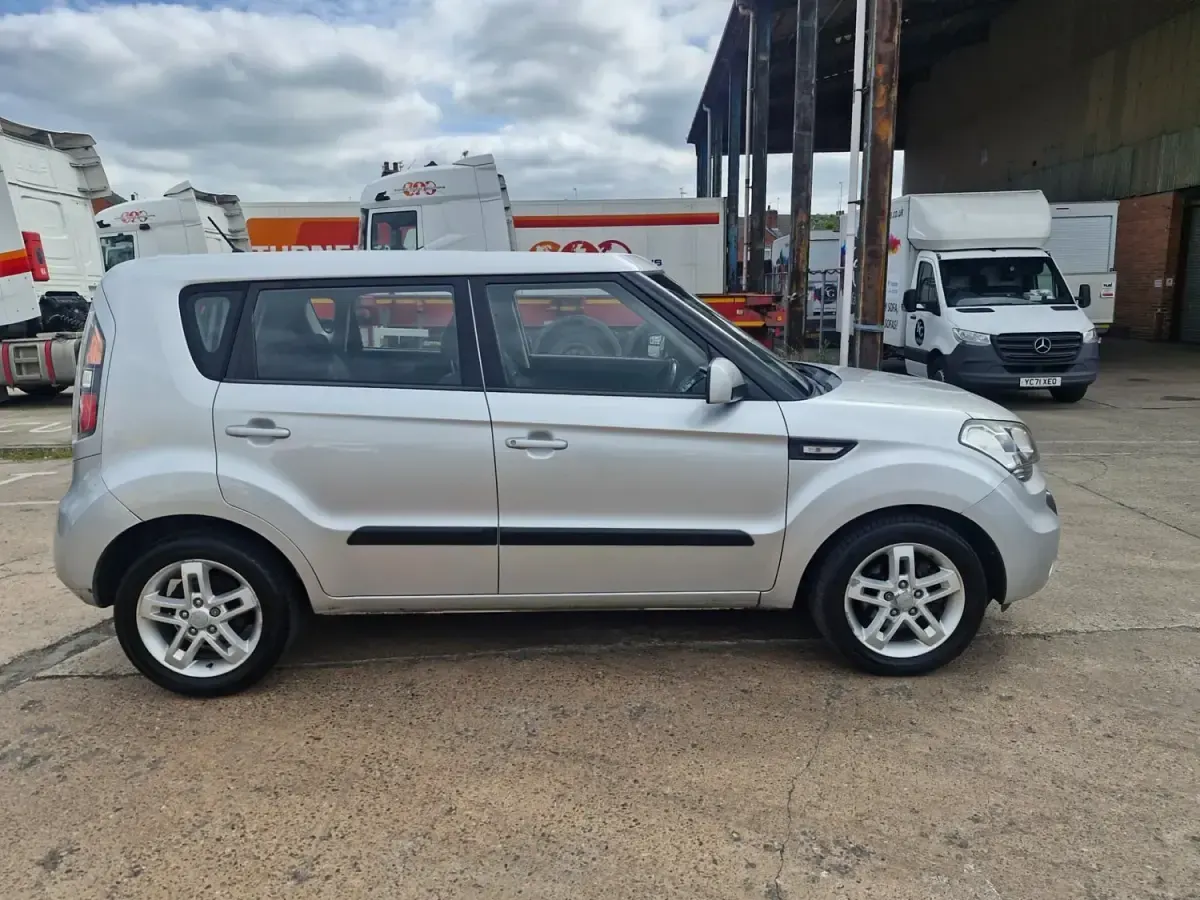 Usado Kia Soul 2010 Plateado SUV