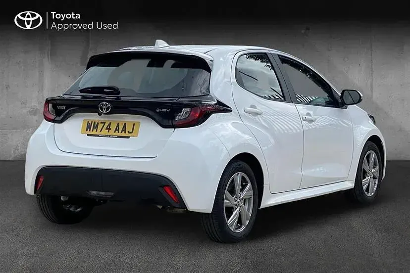 Used Toyota Yaris 116 HP (85 kW) 2024 White Hatchback