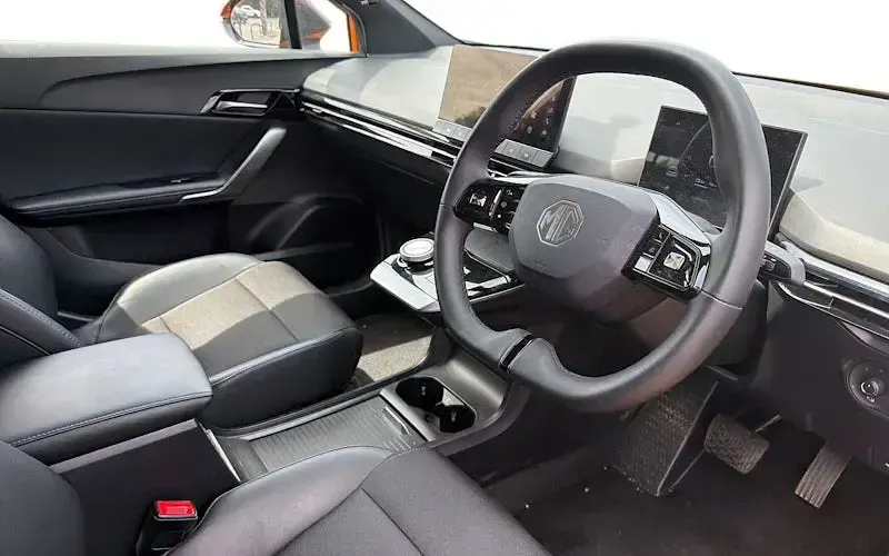 Used MG MG4 EV Trophy 150 kW (204 HP) 2023 Orange Hatchback