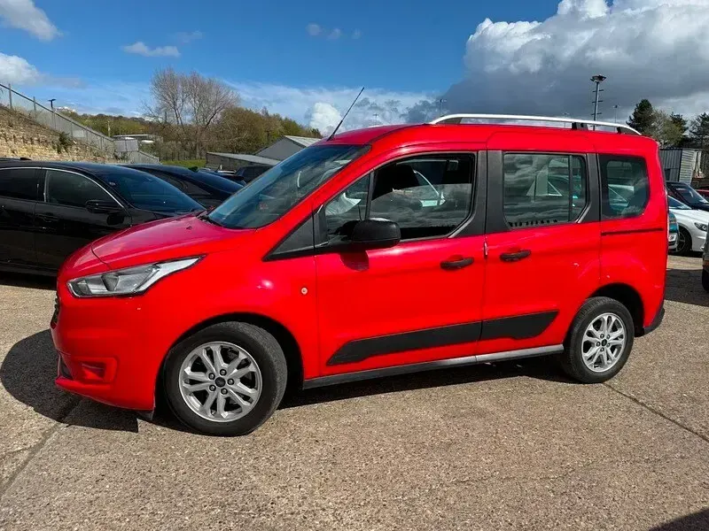 Used Ford Tourneo Connect Zetec 120 HP (88 kW) 2019 Red MPV