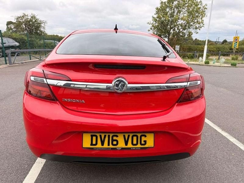 Used Vauxhall Insignia SRi 140 HP (102 kW) 2016 Red Hatchback