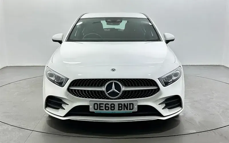 Used Mercedes A250 AMG Line Premium 224 HP (164 kW) 2019 White Hatchback