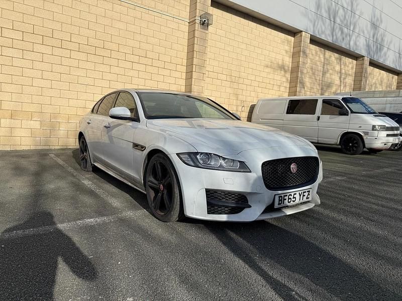 Used Jaguar XF R-Sport 180 HP (132 kW) 2015 White Sedan
